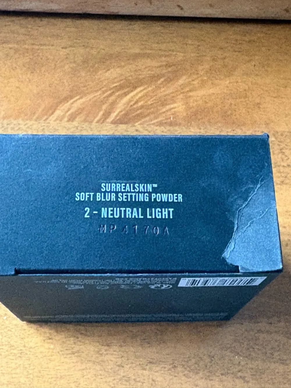 Makeup By Mario SurrealSkin Soft Blur Setting Powder – 2 Neutral Light - Picture 6 of 8